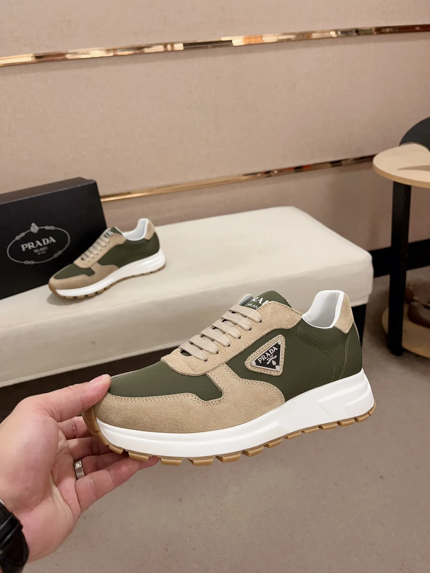Men's shoes💰 540💰 ✔️✔️✔️Higher version High-quality new PRADA (Prada) counters are launched simultaneously. The new men's shoes and 😘fabric are made of selected first-layer cowhide ➕ breathable fabric technology. Lining: Full cowhide lining. 👍🏿 High-end ☄️ air-cushion molded anti-slip rubber outsole, exquisite lines, simple and elegant, comfortable and high-end for leisure travel. Code number: 38 to 44 (45 can be customized)